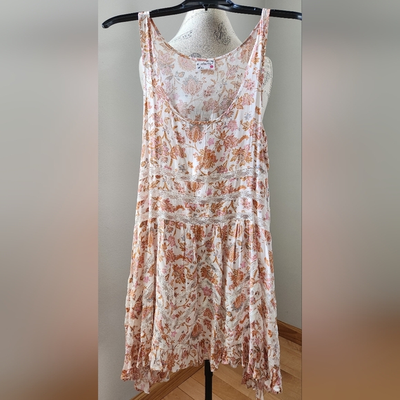 FREE PEOPLE assymetrical sleevless top with lace details in size SP - Picture 5 of 10